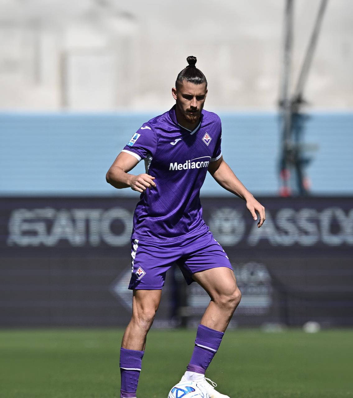 Continuă coșmarul pentru Drăgușin   FOTO.  Fundașul român  a dat o pasă de gol   în meciul cu Torino, dar Fiorentina a pierdut și e ultima în Serie A