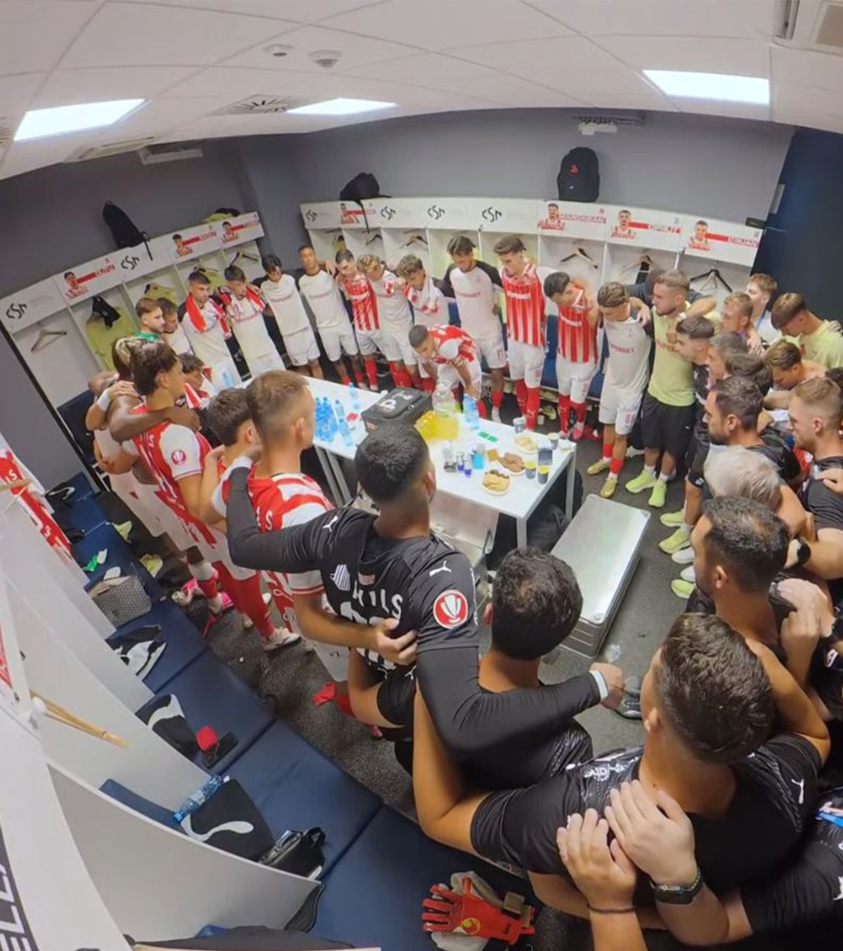 Imagini din vestiarul lui Dinamo   VIDEO  Ce le-au spus Cîrjan și Campos jucătorilor, la derby-ul cu FCSB:  „Vor fi fericiți 6 luni”