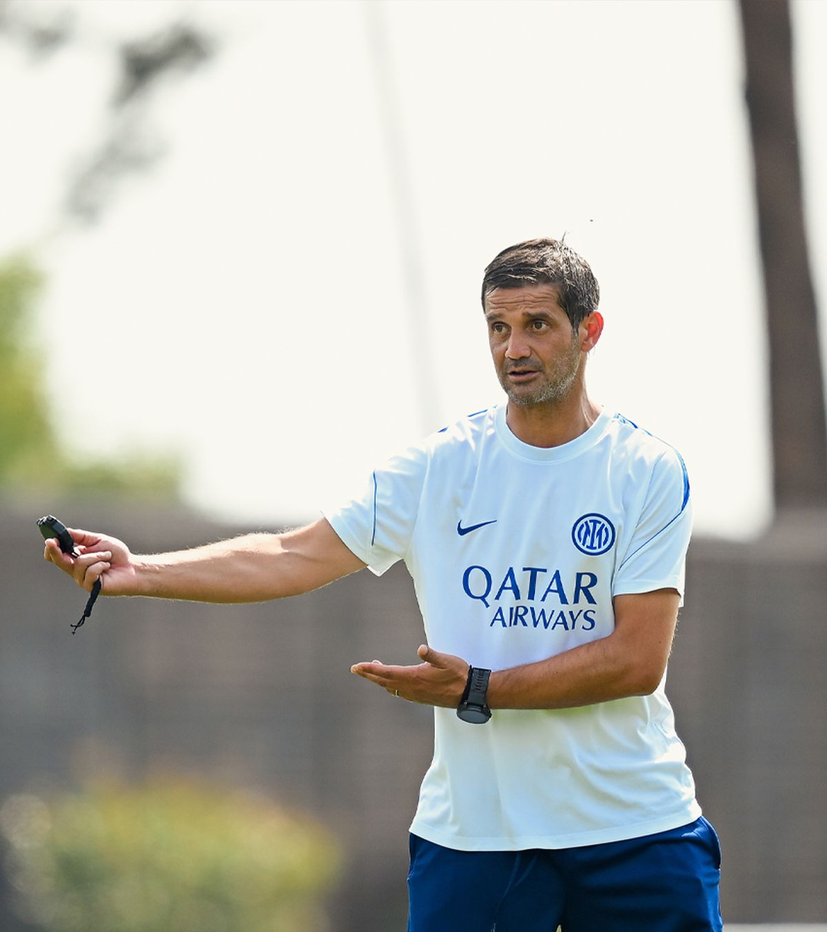 Chivu a făcut haz de necaz  Tehnicianul lui Inter a glumit pe seama  fazei controversate  cu Napoli » Jucătorii au izbucnit în râs  