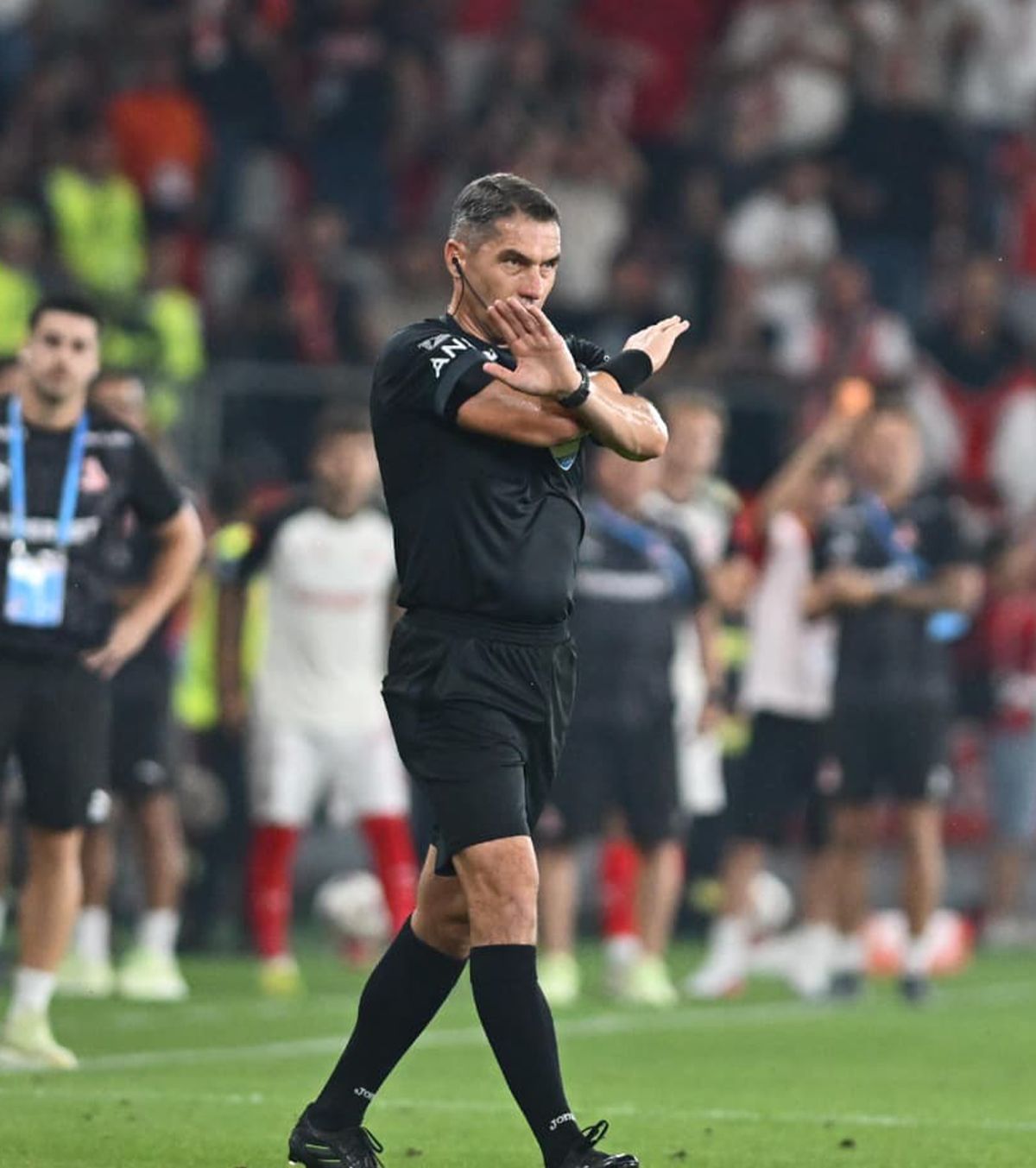 „A avut probleme foarte mari”   O posibilă explicație pentru  prestația lui Istvan Kovacs  din Dinamo - FCSB: „Îl afectează”