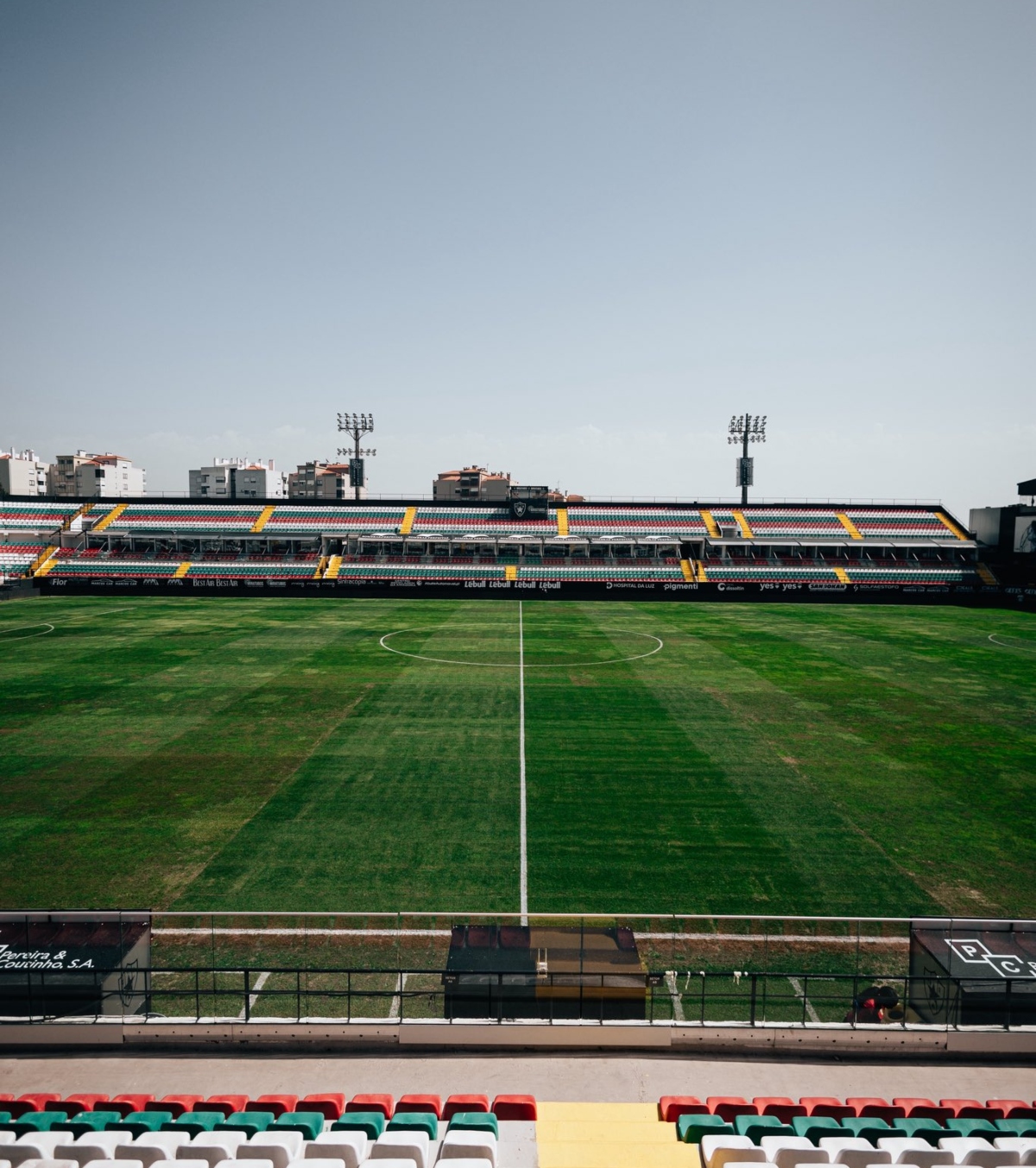Stadion închis din cauza gazonului  Meciul a fost mutat pe altă arenă, deoarece  suprafața de joc periclitează integritatea fotbaliștilor