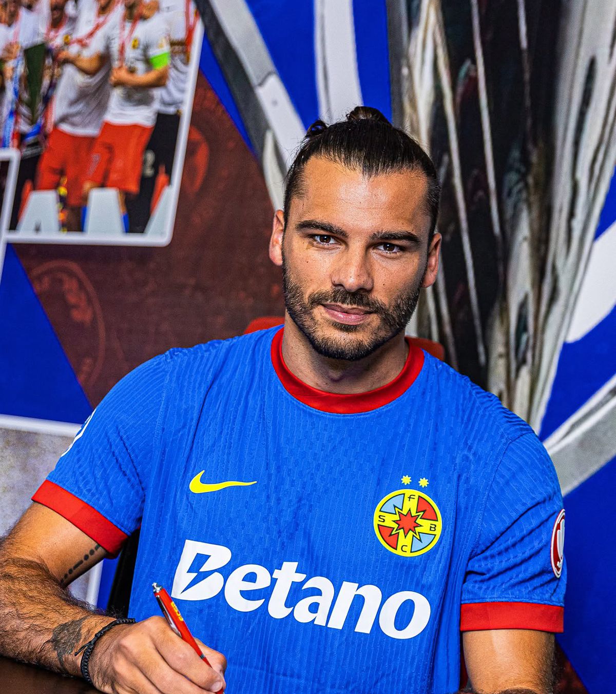 De ce Muhar a ales FCSB  Primele declarații ale mijlocașului:  „Asta vreau în cariera mea”  + Cine l-a convins să se apuce de fotbal