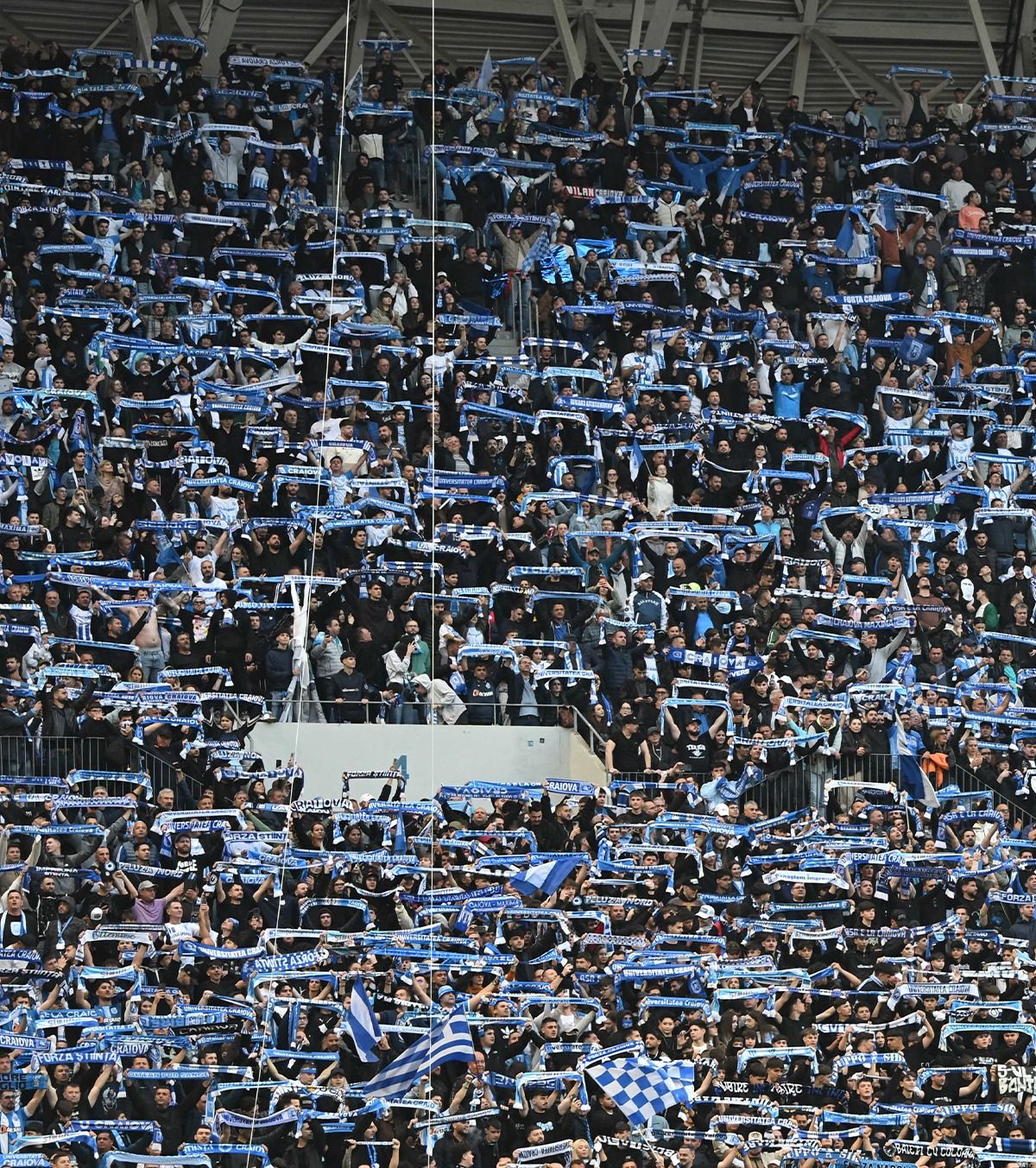 Cât costă să o vezi pe U Craiova  Oltenii au pus în vânzare abonamentele pentru  meciurile din Conference League.  Suma cerută fiecărui fan