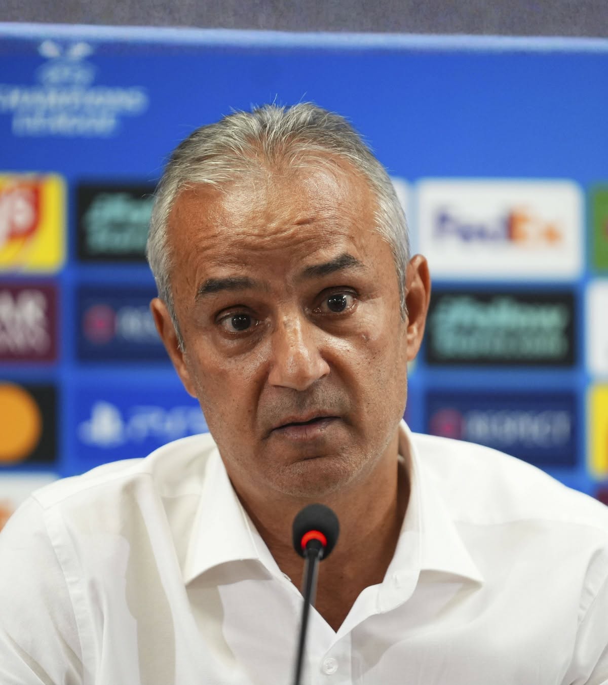 Șoc în Liga Campionilor  Antrenorul  și-a anunțat demisia  imediat după meci: „Nu mă mai întorc” » Gestul violent al fanilor