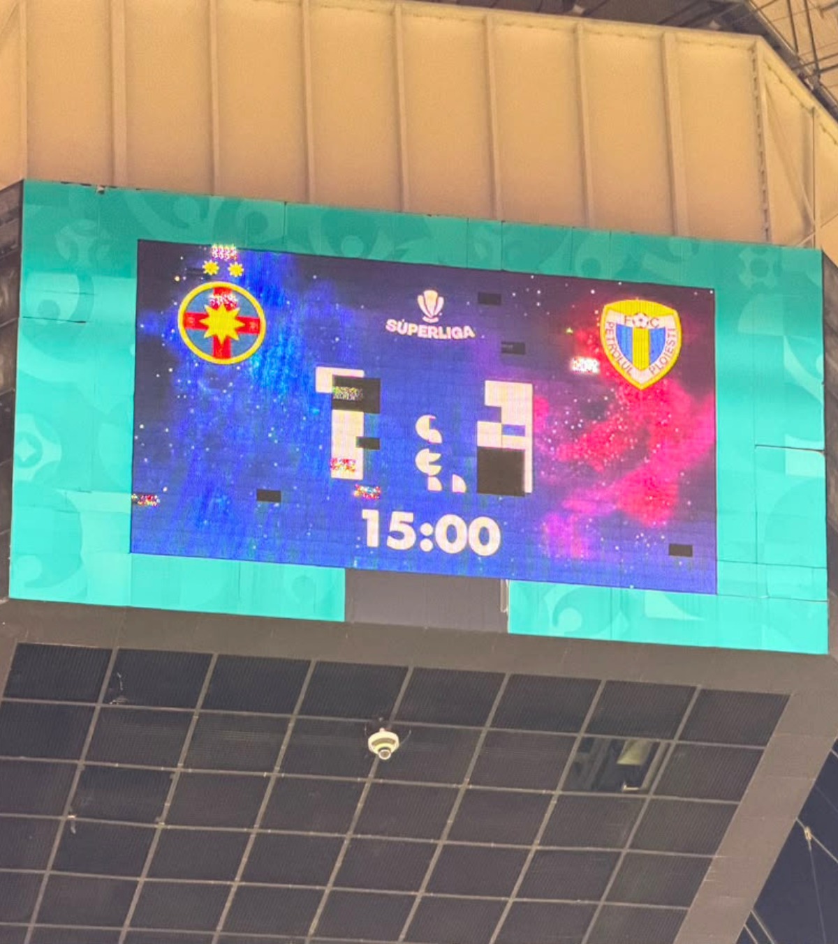 „Reparat” doar pe Facebook   FOTO:   Cubul Arenei Naționale,  probleme vizibile la FCSB - Petrolul