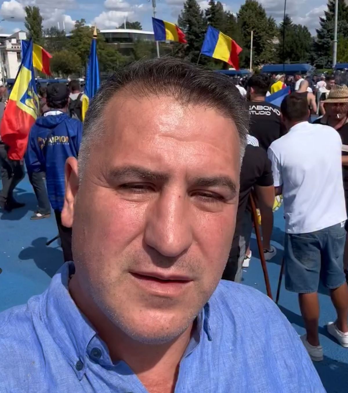 „Nu vă fie frică!”  Fostul conducător din Liga 1, acum deputat AUR, prezent la  protestele  din Piața Victoriei
