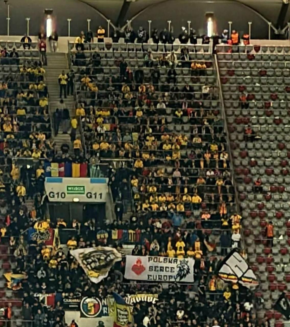 Fanii români au impresionat în Polonia cu un banner afișat la meciul de la Varșovia