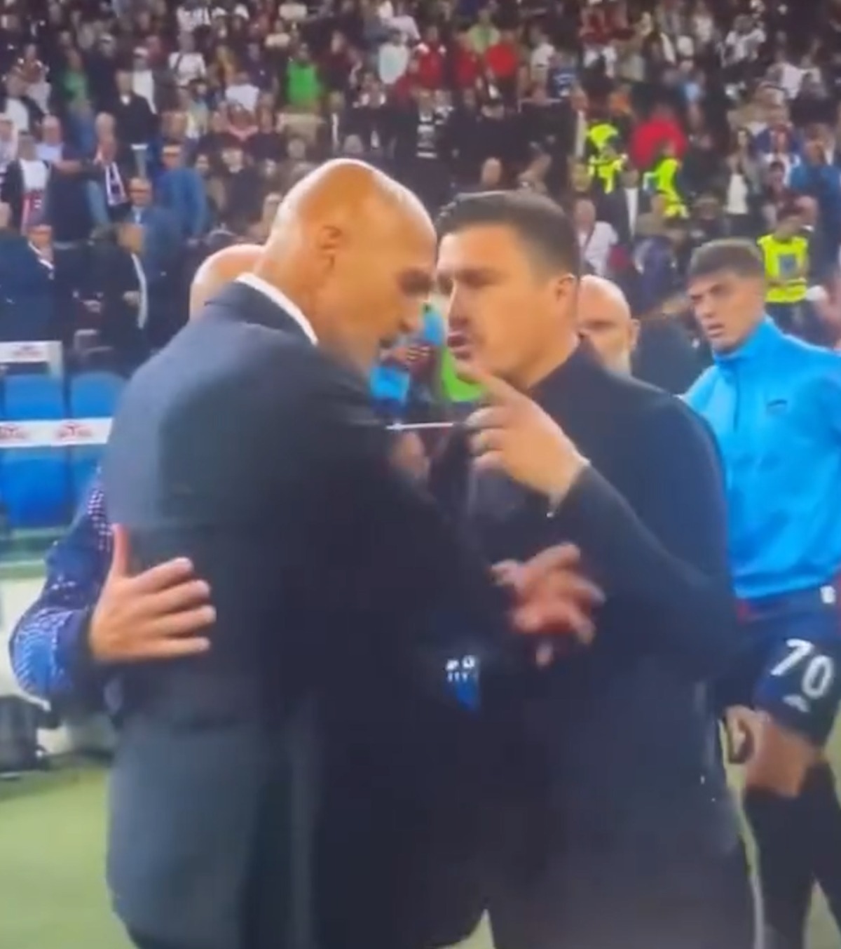 Scandal în Serie A   FOTO  Antrenorii,  la un pas de bătaie  după Cagliari - Juventus: „Îți dau o palmă!” » De la ce a pornit conflictul